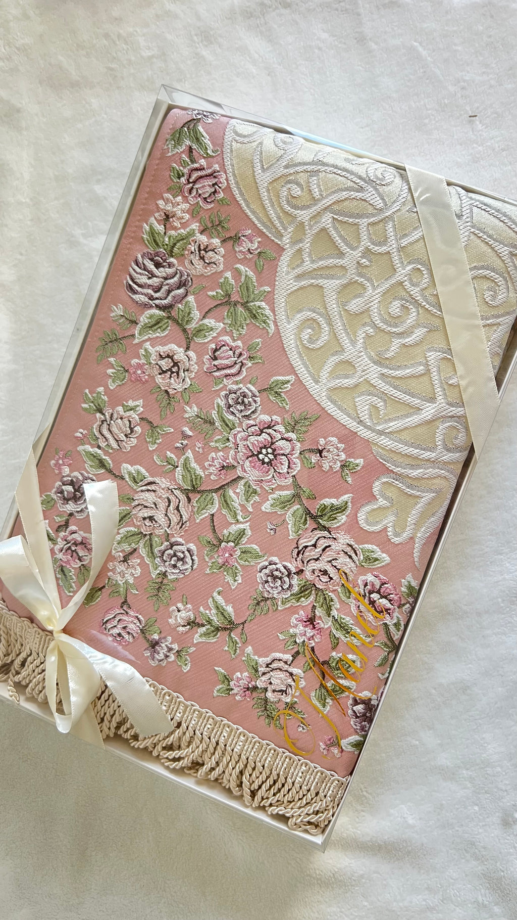Tapis de prière fleurie et entièrement brodé