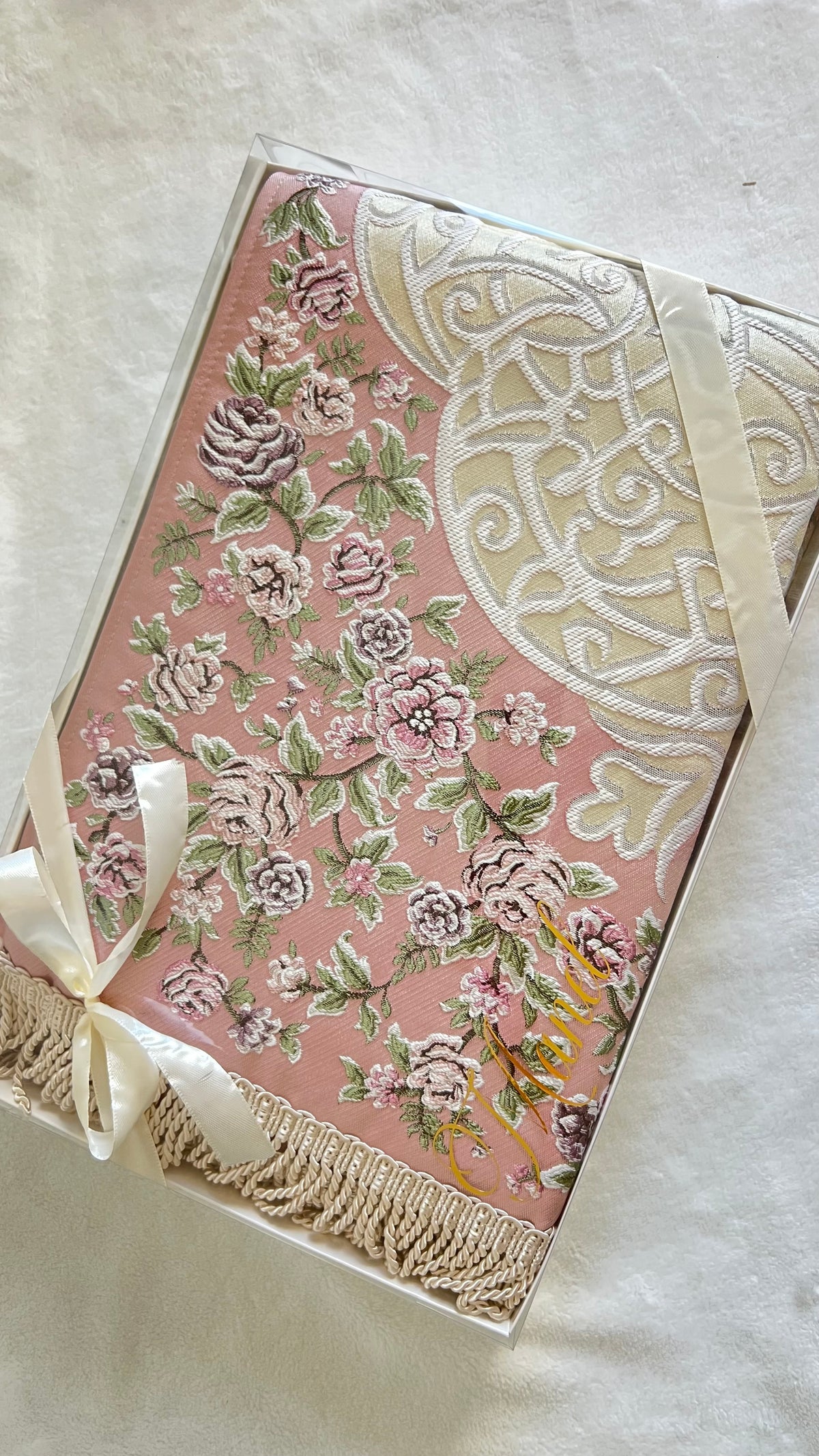 Tapis de prière fleurie et entièrement brodé